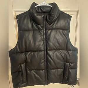 Hollister Women's Black Puffer Vest